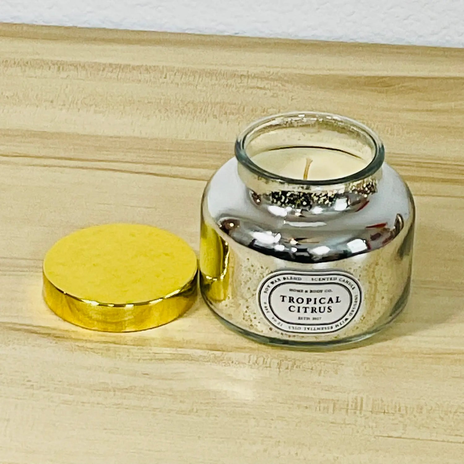 Aromatic candles in elegant jars – perfect gift for any occasion