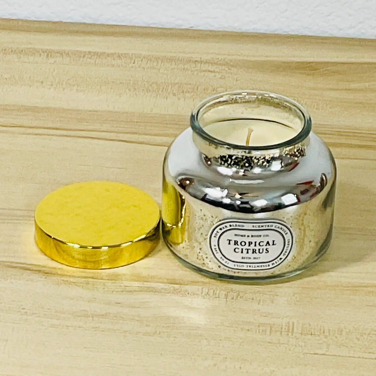 Tropical Citrus Candle – Fruity Scented Soy Candle with Grapefruit & Vanilla, lid off